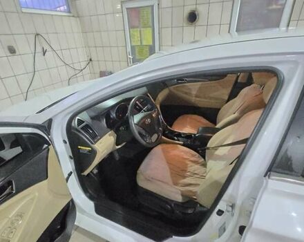 Белый Хендай Соната, объемом двигателя 2.37 л и пробегом 302 тыс. км за 9800 $, фото 11 на Automoto.ua