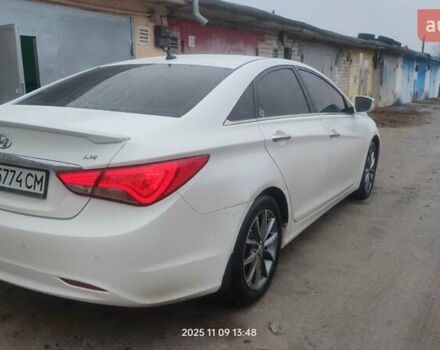 Белый Хендай Соната, объемом двигателя 2 л и пробегом 208 тыс. км за 8500 $, фото 3 на Automoto.ua