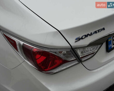 Белый Хендай Соната, объемом двигателя 2.36 л и пробегом 150 тыс. км за 10300 $, фото 8 на Automoto.ua