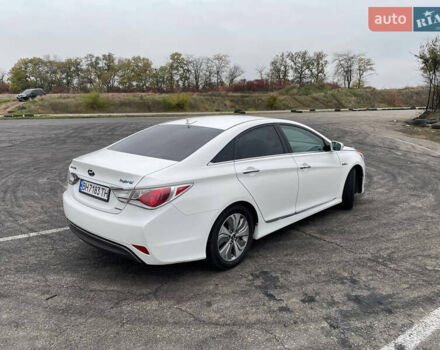 Білий Хендай Соната, об'ємом двигуна 2.4 л та пробігом 150 тис. км за 9900 $, фото 3 на Automoto.ua