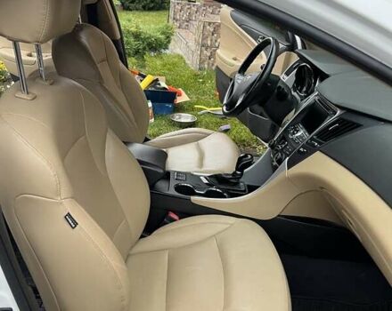 Белый Хендай Соната, объемом двигателя 2.36 л и пробегом 209 тыс. км за 10800 $, фото 7 на Automoto.ua