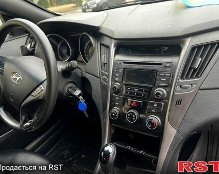 Белый Хендай Соната, объемом двигателя 2 л и пробегом 188 тыс. км за 7300 $, фото 11 на Automoto.ua