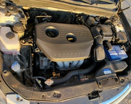 Белый Хендай Соната, объемом двигателя 2 л и пробегом 181 тыс. км за 7600 $, фото 5 на Automoto.ua