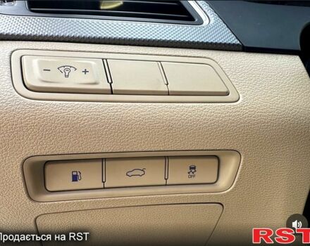 Белый Хендай Соната, объемом двигателя 2.4 л и пробегом 235 тыс. км за 9500 $, фото 2 на Automoto.ua