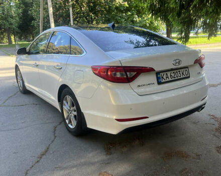 Белый Хендай Соната, объемом двигателя 2 л и пробегом 216 тыс. км за 12200 $, фото 3 на Automoto.ua