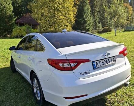 Белый Хендай Соната, объемом двигателя 2.36 л и пробегом 198 тыс. км за 8000 $, фото 1 на Automoto.ua