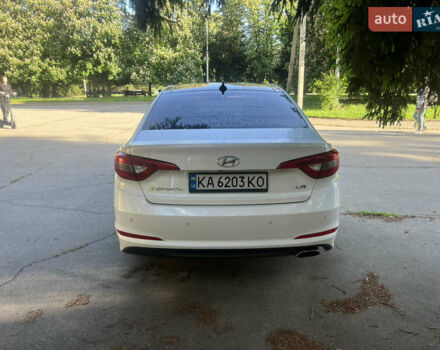 Белый Хендай Соната, объемом двигателя 2 л и пробегом 216 тыс. км за 12200 $, фото 4 на Automoto.ua