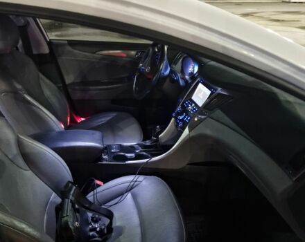 Білий Хендай Соната, об'ємом двигуна 2 л та пробігом 120 тис. км за 11600 $, фото 8 на Automoto.ua