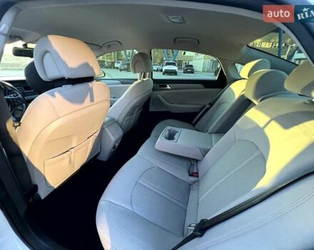 Білий Хендай Соната, об'ємом двигуна 2.36 л та пробігом 144 тис. км за 10900 $, фото 31 на Automoto.ua