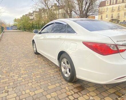 Белый Хендай Соната, объемом двигателя 2 л и пробегом 570 тыс. км за 6200 $, фото 4 на Automoto.ua