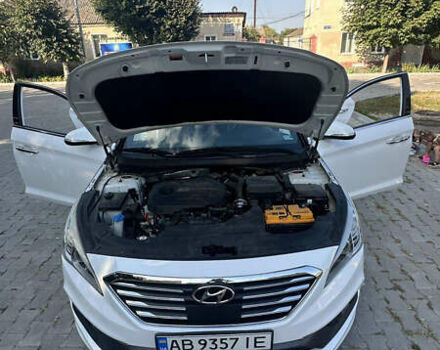 Белый Хендай Соната, объемом двигателя 2 л и пробегом 172 тыс. км за 11999 $, фото 3 на Automoto.ua