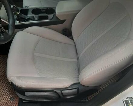 Білий Хендай Соната, об'ємом двигуна 2.4 л та пробігом 210 тис. км за 8999 $, фото 13 на Automoto.ua