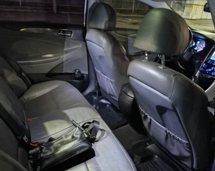 Білий Хендай Соната, об'ємом двигуна 2 л та пробігом 120 тис. км за 11600 $, фото 16 на Automoto.ua