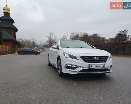 Белый Хендай Соната, объемом двигателя 2.36 л и пробегом 235 тыс. км за 11000 $, фото 5 на Automoto.ua