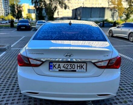 Белый Хендай Соната, объемом двигателя 2 л и пробегом 330 тыс. км за 6200 $, фото 2 на Automoto.ua
