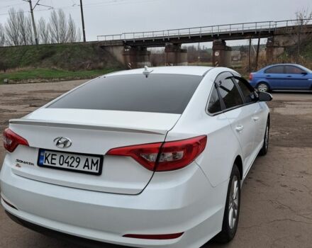 Белый Хендай Соната, объемом двигателя 2.4 л и пробегом 100 тыс. км за 7850 $, фото 2 на Automoto.ua