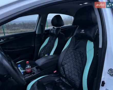 Белый Хендай Соната, объемом двигателя 2 л и пробегом 331 тыс. км за 7600 $, фото 8 на Automoto.ua