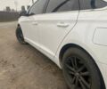 Белый Хендай Соната, объемом двигателя 2.36 л и пробегом 232 тыс. км за 7400 $, фото 4 на Automoto.ua