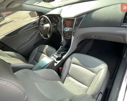 Белый Хендай Соната, объемом двигателя 2.4 л и пробегом 83 тыс. км за 12000 $, фото 20 на Automoto.ua