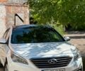 Белый Хендай Соната, объемом двигателя 2.36 л и пробегом 212 тыс. км за 8600 $, фото 1 на Automoto.ua