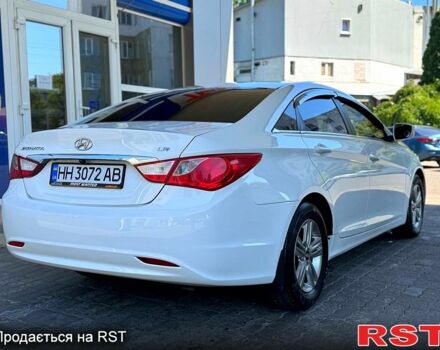 Белый Хендай Соната, объемом двигателя 2 л и пробегом 187 тыс. км за 7000 $, фото 2 на Automoto.ua