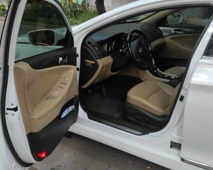 Белый Хендай Соната, объемом двигателя 2.36 л и пробегом 185 тыс. км за 10999 $, фото 4 на Automoto.ua