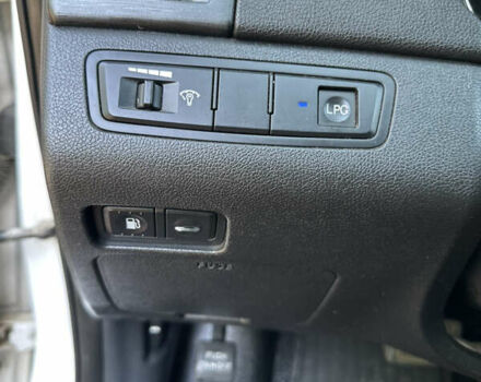 Белый Хендай Соната, объемом двигателя 2 л и пробегом 183 тыс. км за 8500 $, фото 26 на Automoto.ua