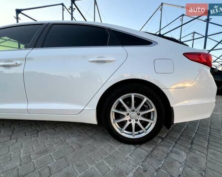 Білий Хендай Соната, об'ємом двигуна 2.36 л та пробігом 144 тис. км за 10900 $, фото 17 на Automoto.ua