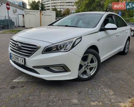Белый Хендай Соната, объемом двигателя 2 л и пробегом 245 тыс. км за 9200 $, фото 6 на Automoto.ua