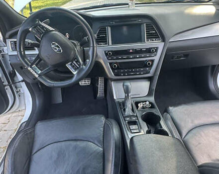 Белый Хендай Соната, объемом двигателя 2 л и пробегом 172 тыс. км за 11999 $, фото 12 на Automoto.ua
