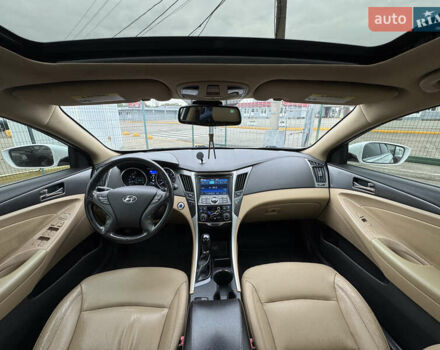 Білий Хендай Соната, об'ємом двигуна 2.36 л та пробігом 212 тис. км за 9990 $, фото 34 на Automoto.ua