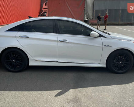 Белый Хендай Соната, объемом двигателя 2.4 л и пробегом 83 тыс. км за 12000 $, фото 2 на Automoto.ua