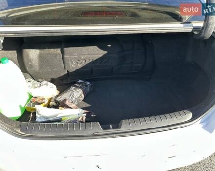 Белый Хендай Соната, объемом двигателя 2 л и пробегом 406 тыс. км за 8000 $, фото 7 на Automoto.ua