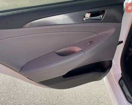 Белый Хендай Соната, объемом двигателя 2.4 л и пробегом 83 тыс. км за 12000 $, фото 16 на Automoto.ua