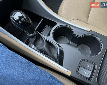 Білий Хендай Соната, об'ємом двигуна 2.36 л та пробігом 212 тис. км за 9990 $, фото 26 на Automoto.ua