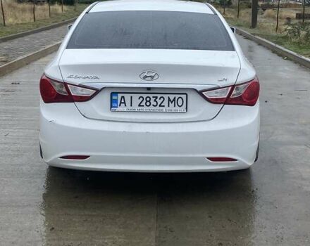 Белый Хендай Соната, объемом двигателя 2 л и пробегом 228 тыс. км за 7600 $, фото 2 на Automoto.ua