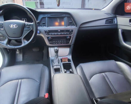 Білий Хендай Соната, об'ємом двигуна 2 л та пробігом 188 тис. км за 13300 $, фото 5 на Automoto.ua
