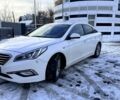 Белый Хендай Соната, объемом двигателя 2 л и пробегом 250 тыс. км за 7800 $, фото 1 на Automoto.ua