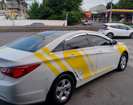 Белый Хендай Соната, объемом двигателя 2 л и пробегом 380 тыс. км за 6500 $, фото 10 на Automoto.ua