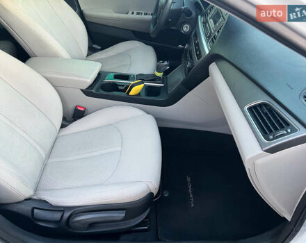 Білий Хендай Соната, об'ємом двигуна 2.36 л та пробігом 144 тис. км за 10900 $, фото 28 на Automoto.ua