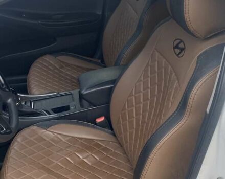 Белый Хендай Соната, объемом двигателя 2 л и пробегом 228 тыс. км за 7600 $, фото 7 на Automoto.ua