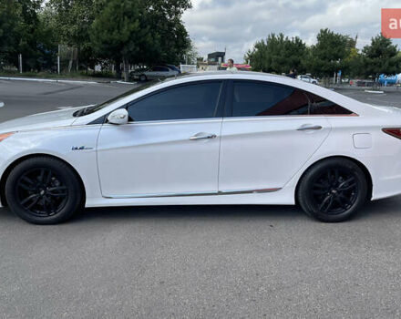 Белый Хендай Соната, объемом двигателя 2.4 л и пробегом 83 тыс. км за 12000 $, фото 1 на Automoto.ua