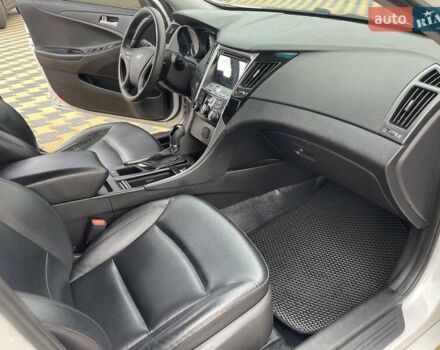 Білий Хендай Соната, об'ємом двигуна 2 л та пробігом 230 тис. км за 7500 $, фото 17 на Automoto.ua