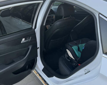 Белый Хендай Соната, объемом двигателя 2.36 л и пробегом 132 тыс. км за 10600 $, фото 39 на Automoto.ua