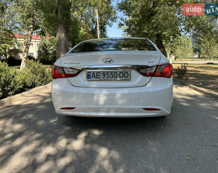 Белый Хендай Соната, объемом двигателя 2 л и пробегом 183 тыс. км за 8500 $, фото 4 на Automoto.ua
