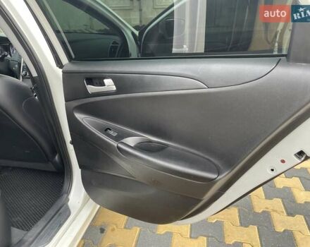 Білий Хендай Соната, об'ємом двигуна 2 л та пробігом 230 тис. км за 7500 $, фото 19 на Automoto.ua