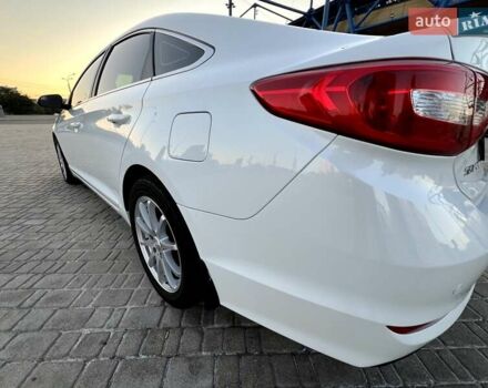 Білий Хендай Соната, об'ємом двигуна 2.36 л та пробігом 144 тис. км за 10900 $, фото 12 на Automoto.ua