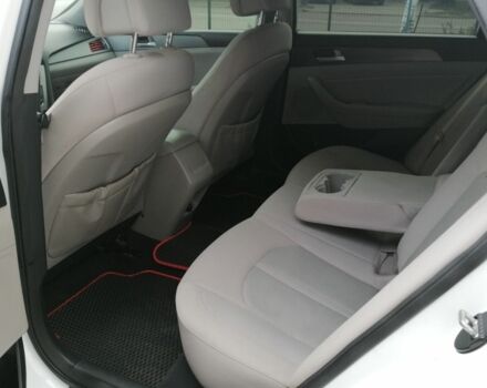 Білий Хендай Соната, об'ємом двигуна 2.4 л та пробігом 117 тис. км за 7500 $, фото 6 на Automoto.ua