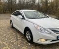 Белый Хендай Соната, объемом двигателя 2 л и пробегом 570 тыс. км за 6200 $, фото 1 на Automoto.ua