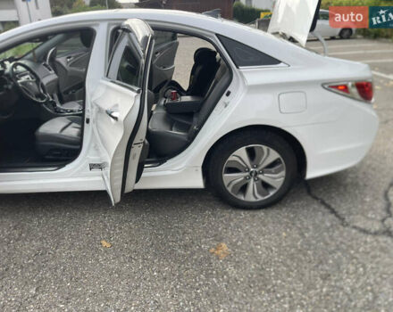 Білий Хендай Соната, об'ємом двигуна 2.36 л та пробігом 138 тис. км за 11000 $, фото 5 на Automoto.ua